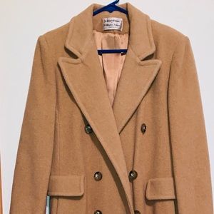 Measurement Length -44, sleeves length 22, breast- 38. Smoke and pet free.